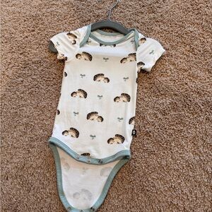 Kyte BABY White and Green Hedgehog Bodysuit